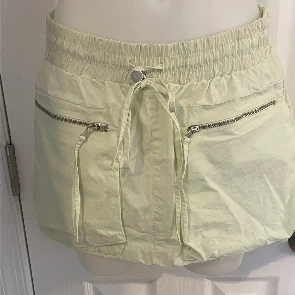 ZARA MINI CARGO DRAWSTRING WAIST SHORT SKIRT LIGHT GREEN ZIPPER DETAIL SZ MEDIUM